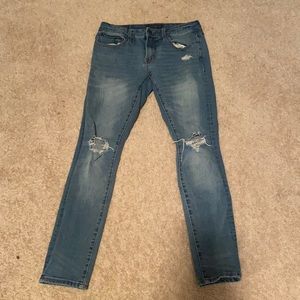 28 waist, 30 length Aeropostale stylish skinny jeans.